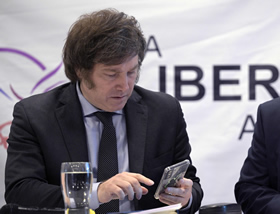 Mauricio y Milei pelean por salir segundos