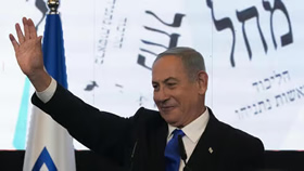 Netanyahu manipula al Gigante de Plastilina