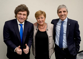 Conjurada patota de adversidades