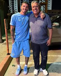 Trajes Ermenegildo Zegna, zapatillas Balenciaga