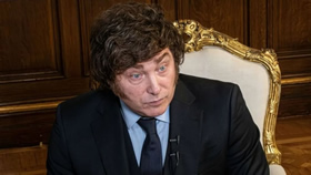 En política los enanos crecen